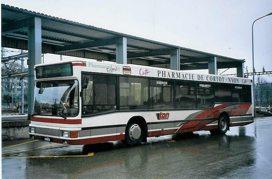 (075'623) - TPN Nyon - VD 1153 - MAN am 6. Mrz 2005 beim Bahnhof Nyon