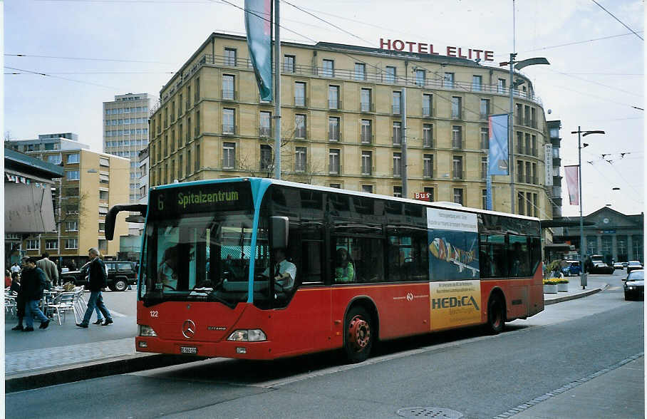 (075'733) - VB Biel - Nr. 122/BE 560'122 - Mercedes am 26. Mrz 2005 in Biel, Guisanplatz