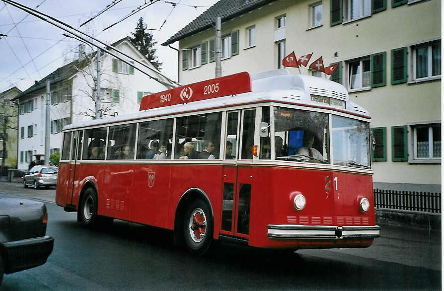 (076'333) - VB Biel - Nr. 21 - Berna/Hess Trolleybus am 23. April 2005 in Biel, Depot