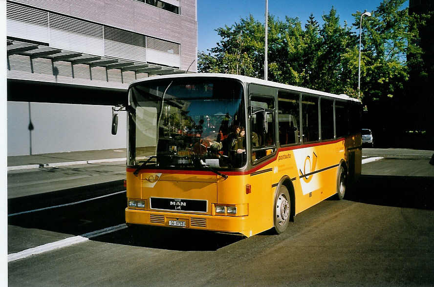 (076'706) - Gessinger, Bad Ragaz - GR 8757 - MAN/Lauber am 25. Mai 2005 beim Bahnhof Landquart