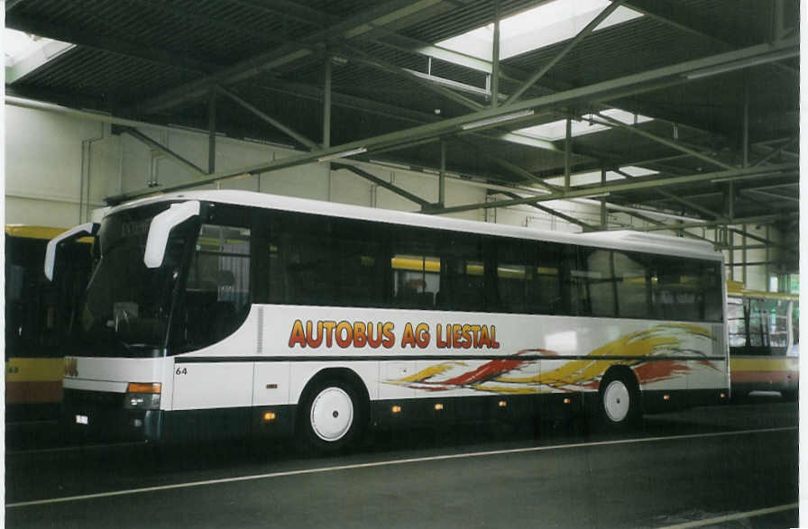 (077'112) - AAGL Liestal - Nr. 64/BL 6447 - Setra am 5. Juni 2005 in Liestal, Garage