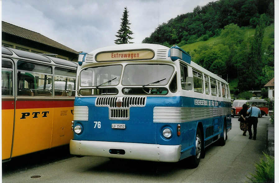 (077'214) - VBL Luzern - Nr. 76/LU 15'052 - Twin Coach am 5. Juni 2005 in Ziefen