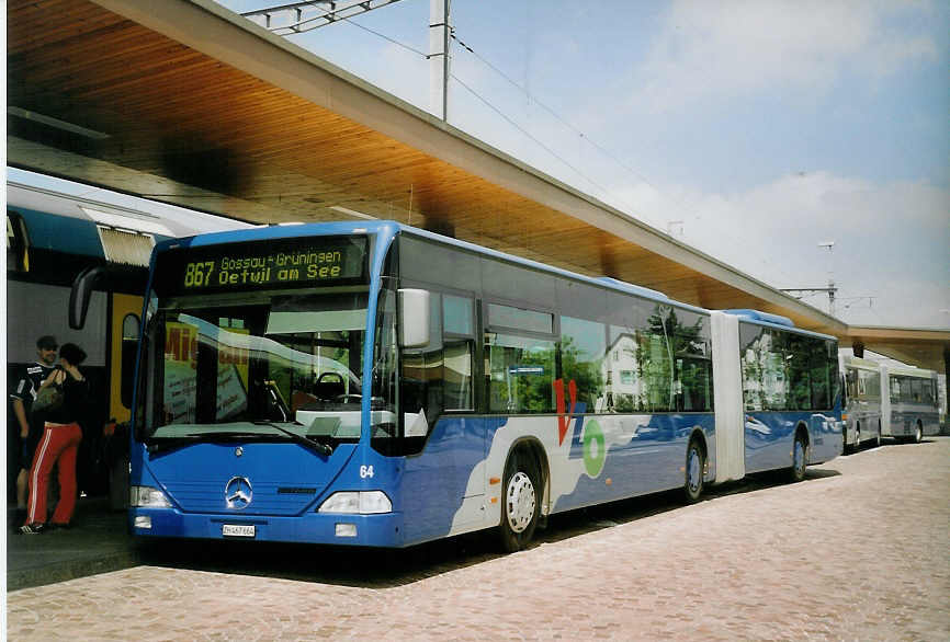 (077'611) - VZO Grningen - Nr. 64/ZH 467'664 - Mercedes am 18. Juni 2005 beim Bahnhof Wetzikon