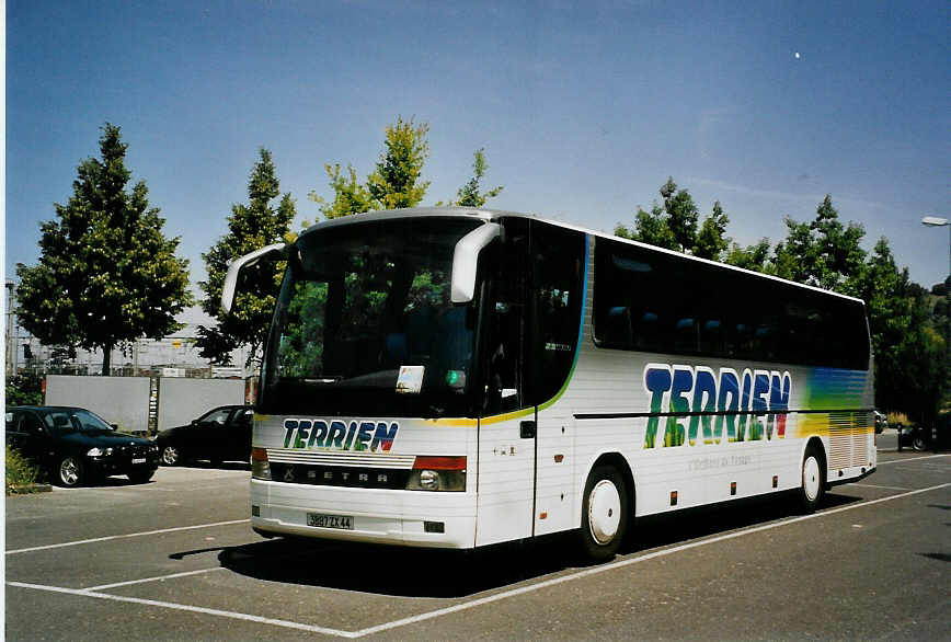 (078'136) - Aus Frankreich: Terrien, Nantes - 3897 ZX 44 - Setra am 28. Juni 2005 in Thun, Seestrasse