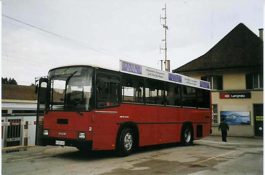 (078'321) - AOE Langnau - Nr. 2/BE 151'372 - NAW/R&J am 11. Juli 2005 beim Bahnhof Langnau