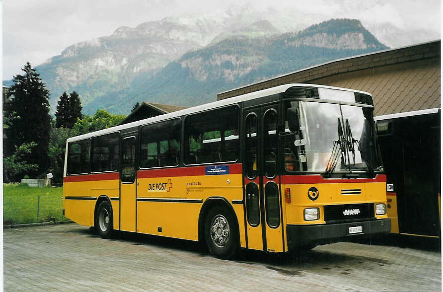 (078'606) - AVG Meiringen - Nr. 64/BE 401'364 - NAW/Hess (ex P 24'449) am 11. Juli 2005 in Meiringen, Garage