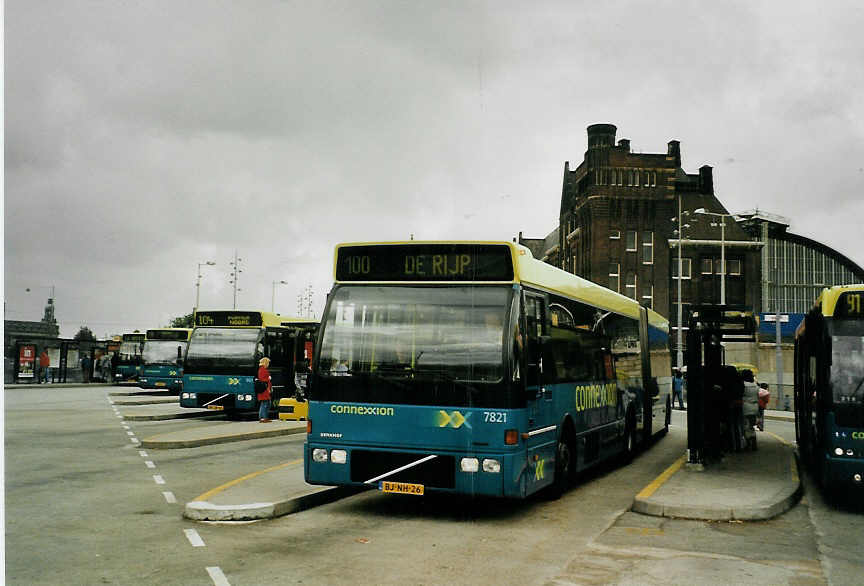 (078'630) - Connexxion - Nr. 7821/BJ-NH-26 - Volvo/Berkhof am 20. Juli 2005 beim Bahnhof Amsterdam