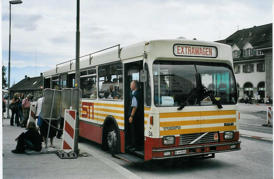 (079'705) - STI Thun - Nr. 34/BE 443'834 - Volvo/R&J (ex SAT Thun Nr. 34) am 25. August 2005 beim Bahnhof Thun