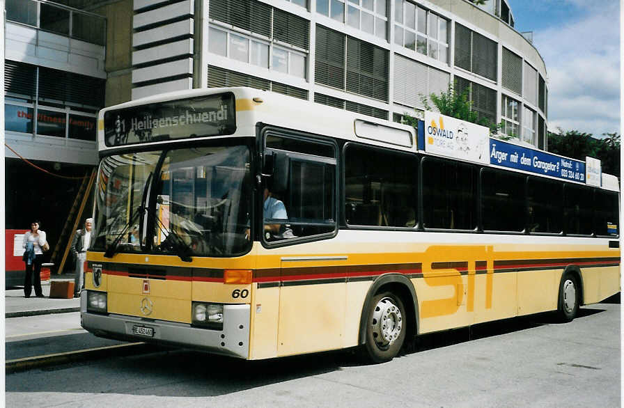 (079'721) - STI Thun - Nr. 60/BE 452'460 - Mercedes/R&J am 26. August 2005 beim Bahnhof Thun