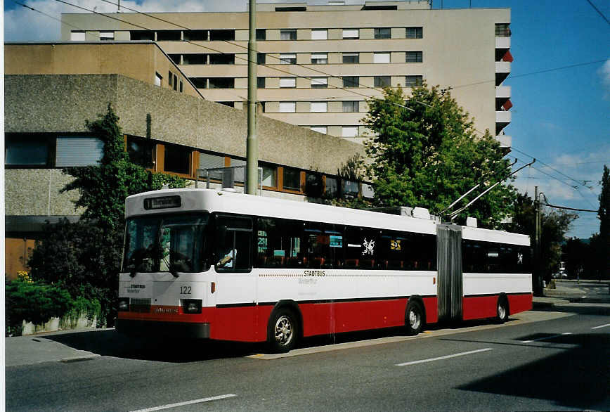 (080'127) - SW Winterthur - Nr. 122 - Saurer/FHS Gelenktrolleybus am 28. August 2005 in Winterthur, Rmertor