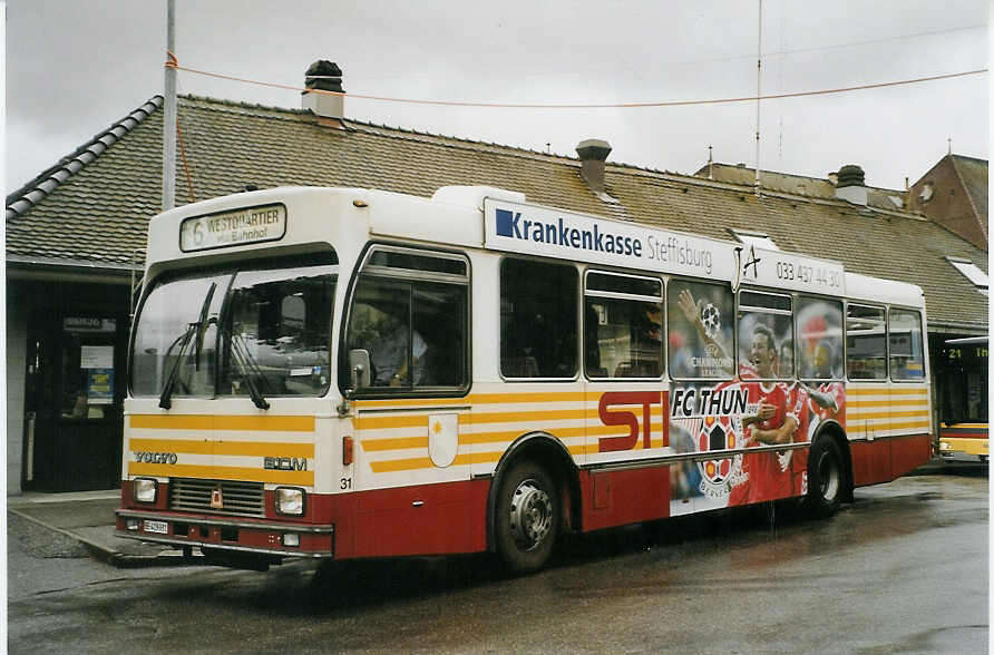 (080'418) - STI Thun - Nr. 31/BE 419'031 - Volvo/R&J (ex SAT Thun Nr. 31) am 17. September 2005 beim Bahnhof Thun