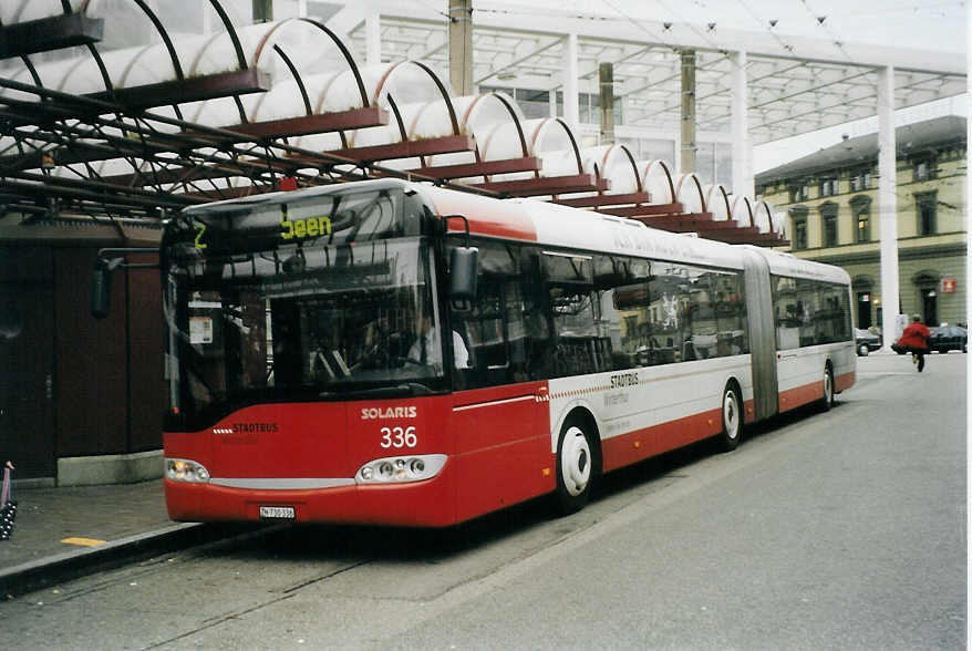 (080'921) - SW Winterthur - Nr. 336/ZH 730'336 - Solaris am 18. Oktober 2005 beim Hauptbahnhof Winterthur