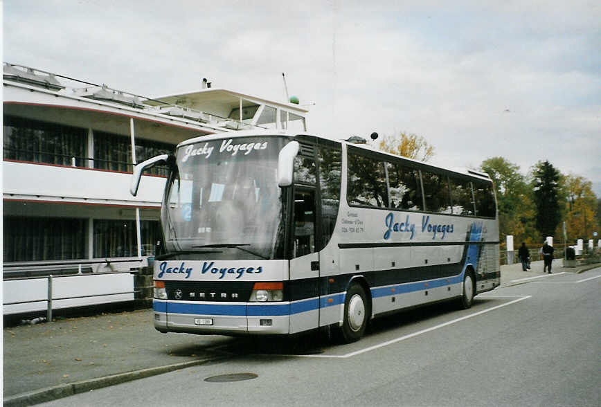 (081'425) - Jacky Voyages, Chteau-d'Oex - VD 1188 - Setra am 31. Oktober 2005 bei der Schifflndte Thun