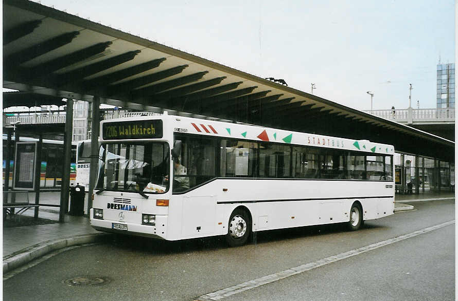 (081'635) - Dresmann, Freiburg - FR-AU 377 - Mercedes am 3. Dezember 2005 beim Bahnhof Freiburg