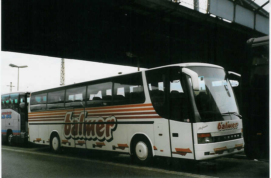 (081'710) - Aus der Schweiz: Balmer, Wilderswil - BE 51'702 - Setra am 3. Dezember 2005 beim Bahnhof Freiburg