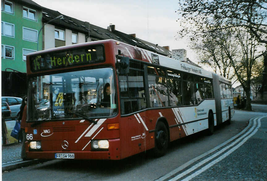 (081'726) - VAG Freiburg - Nr. 966/FR-SW 966 - Mercedes am 3. Dezember 2005 in Freiburg, Siegesdenkmal