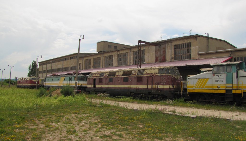 Abgestellte Lokomotiven bei Arco am Zementwerl Karsdorf; 06.06.2011