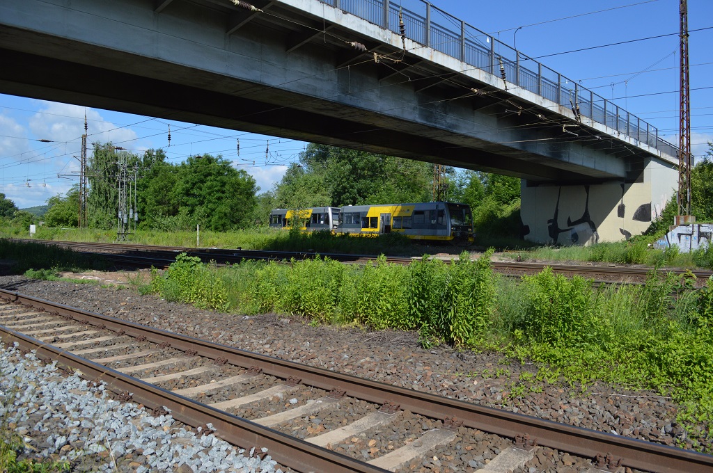 Am 22.06.2013 kam 672 914 + 672 xxx als RB 34869 (Wangen - Naumburg Ost) von der Unstrutbahn und fuhr in den Naumburger Hbf ein.