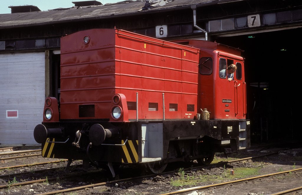 ASF 2 (ex DR 102 053) am 30.07.1991 im Bw Zeitz. Nach dem Umbau 1984 war die Lok ein Einzelstck. Sie wurde im Bw Zeitz zum Verschub eingesetzt. (Foto: Hansjrg Brutzer)