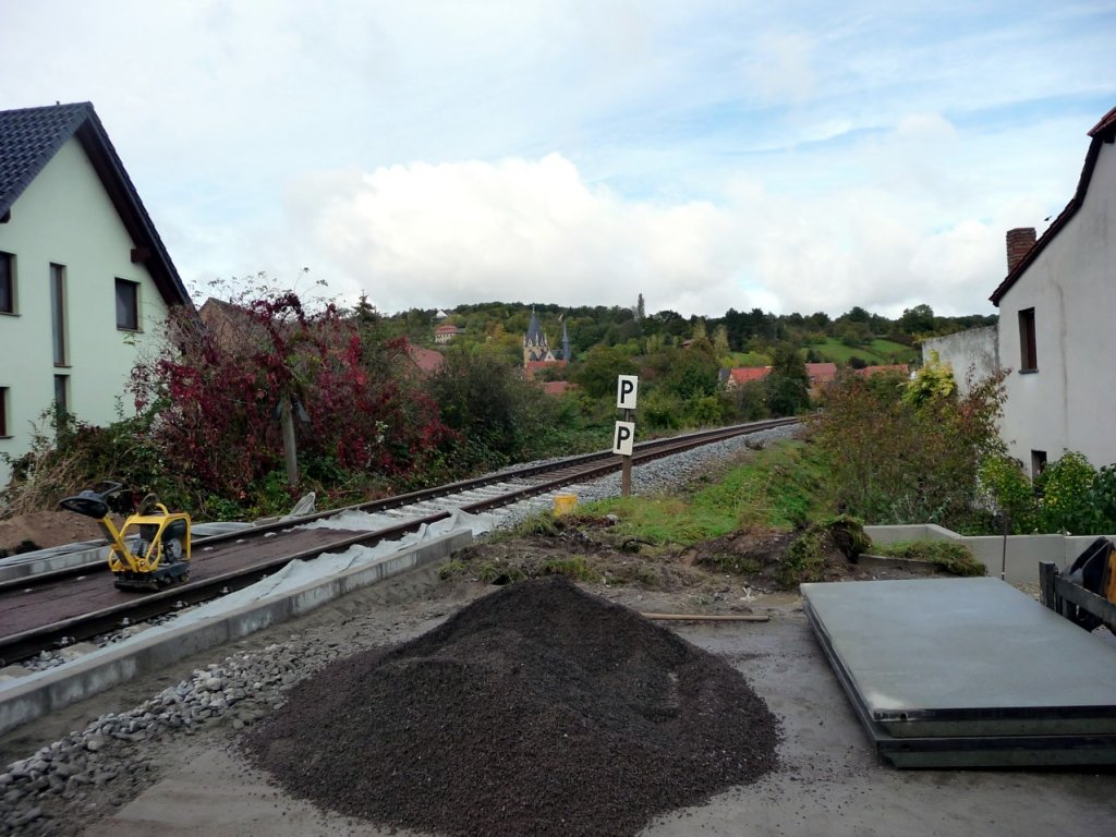 Bauarbeiten am Unstrutbahngleis am 12.10.2011 in Roßbach. (Foto: Klaus Pollmächer)