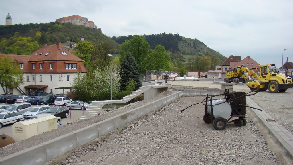 Baustelle der zukünftigen Schnittstelle zwischen Bus und Bahn, am 01.05.2013 am Hp Freyburg. (Foto: Günther Göbel)