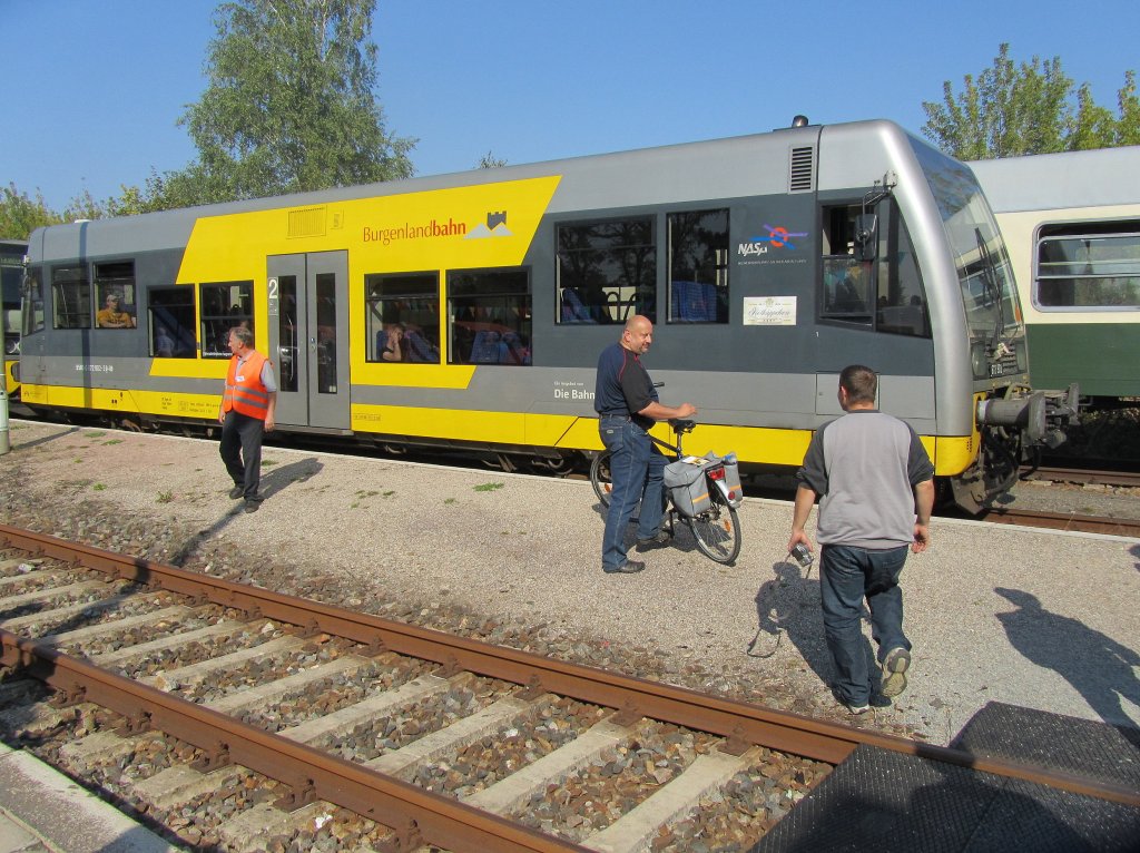Burgenlandbahn 672 902 als RB 34879 von Wangen nach Naumburg Ost, während unserem 6. Dampflokfest in Karsdorf; 25.09.2011 (Foto: Dieter Thomas)