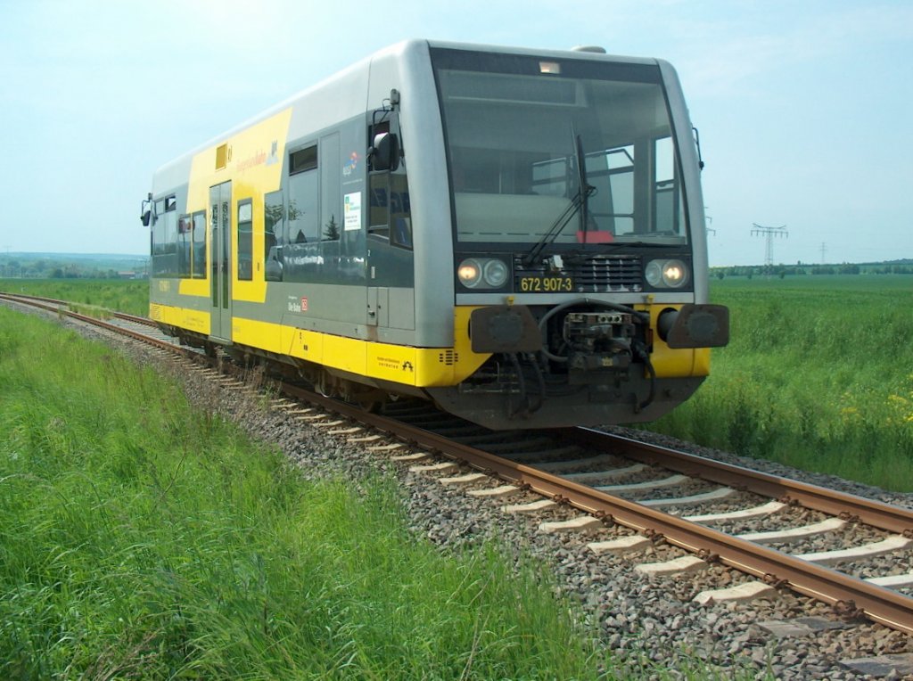 Burgenlandbahn 672 907-3  Stadt Braunsbedra  als RB 25983 von Nebra nach Zeitz zwischen Vitzenburg und Karsdorf; 15.05.2008