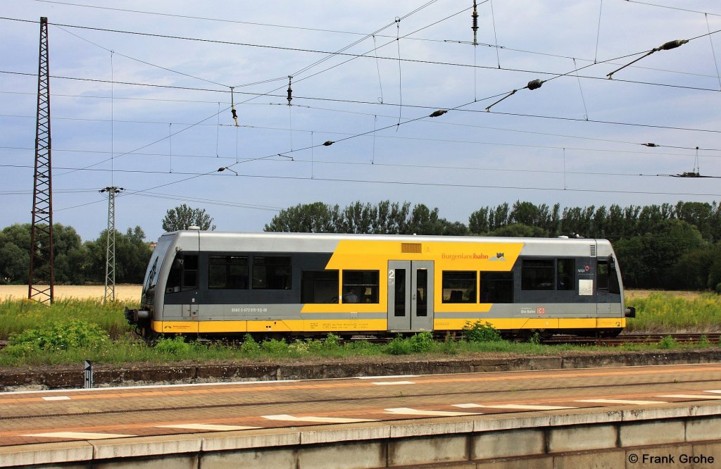 Burgenlandbahn DB 672 915-5 verlässt als RB 34871 Wangen (Unstrut) - Naumburg Ost gerade den Naumburger Hauptbahnhof, fotografiert am 02.08.2012.