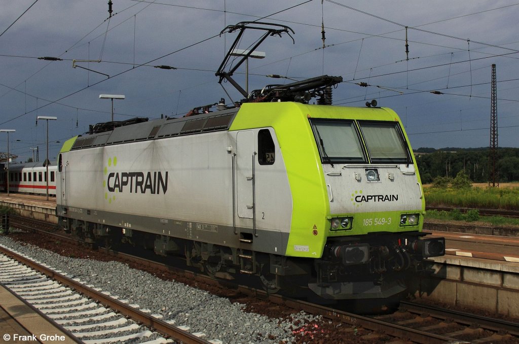 Captrain 185 549-3 auf Leerfahrt Richtung Groheringen, fotografiert bei der Durchfahrt Naumburg Hbf. am 02.08.2012