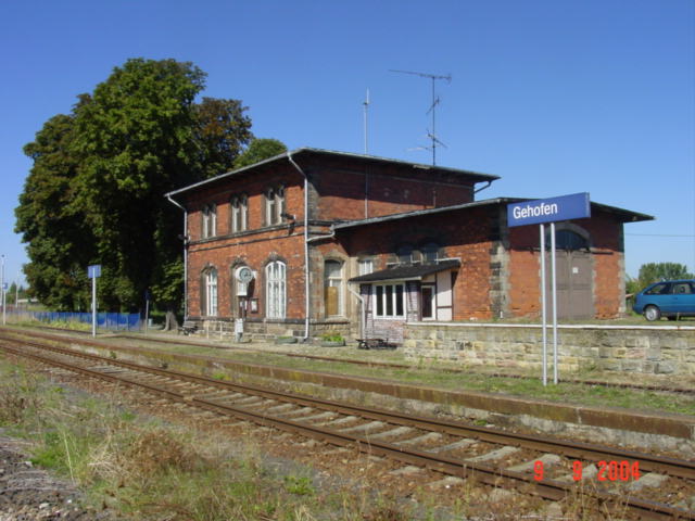 Das Bahnhofsgebäude von Gehofen; 09.09.2004 (Foto: Carsten Klinger)