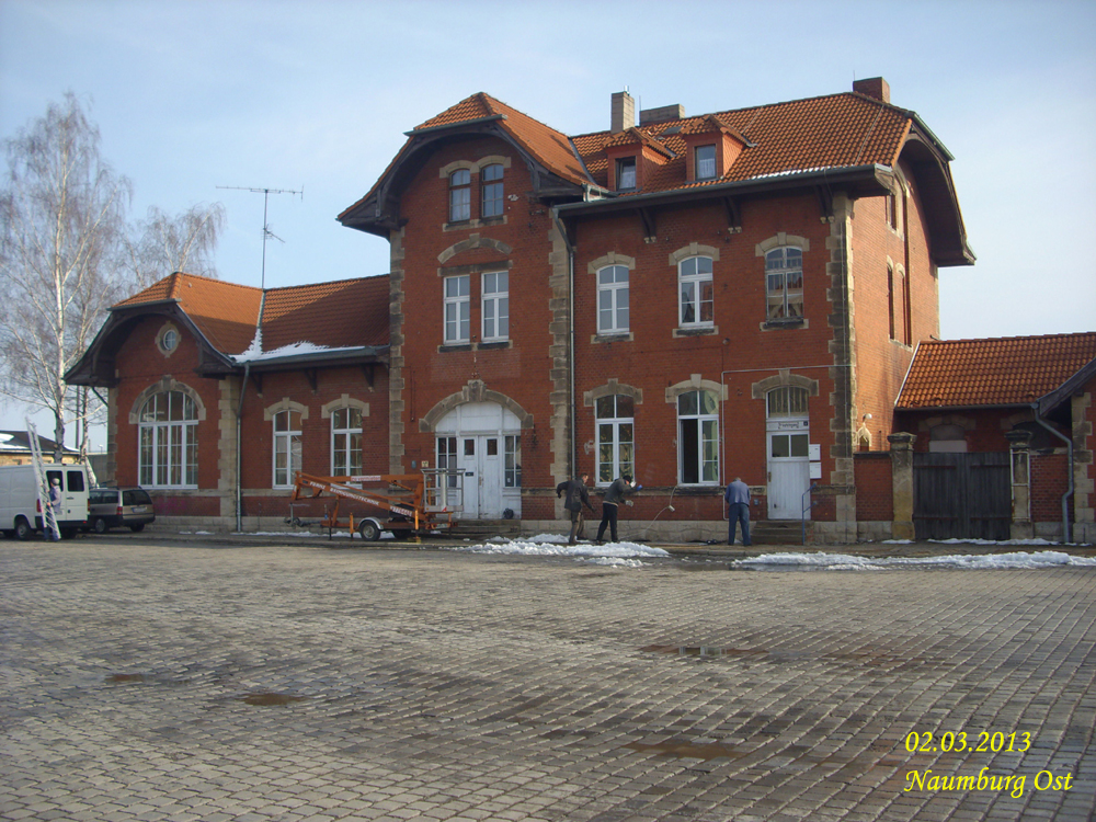 Das Bahnhofsgebäude vom Naumburger Ostbahnhof am 02.03.2013. (Foto: Hans Grau)
