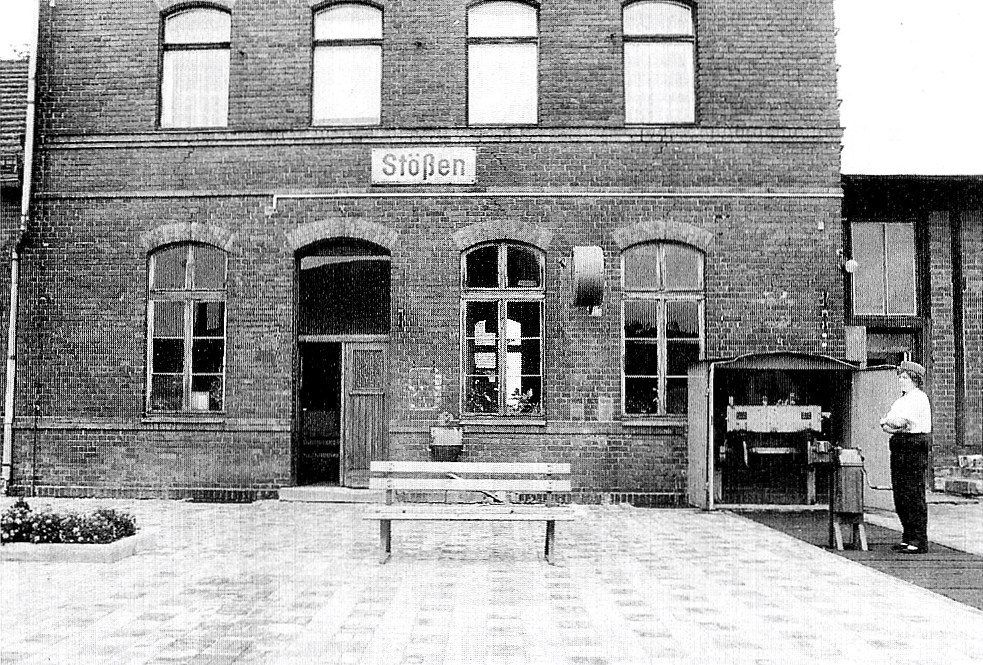Das Empfangsgebäude vom Bahnhof Stößen. Aufnahmedatum unbekannt. (Foto: Sammlung IG Unstrutbahn e.V.)