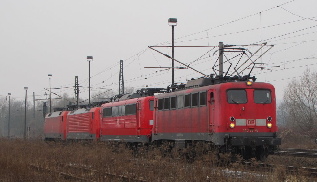 DB 140 861-6 + 151 015-5 + 189 006-6 + 152 141-8 als Lokzug Richtung Großkorbetha, am 19.02.2011 in Naumburg Hbf.