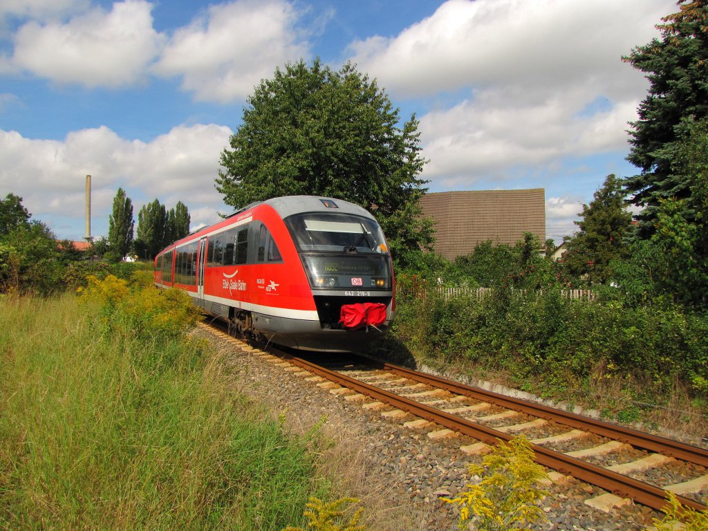 DB 642 219-9 als RB 34875 von Nebra nach Naumburg in Laucha. Die Triebwagen kamen wegen dem Freyburger Winzerfest auf der Unstrutbahn zum Einsatz; 10.09.2011
