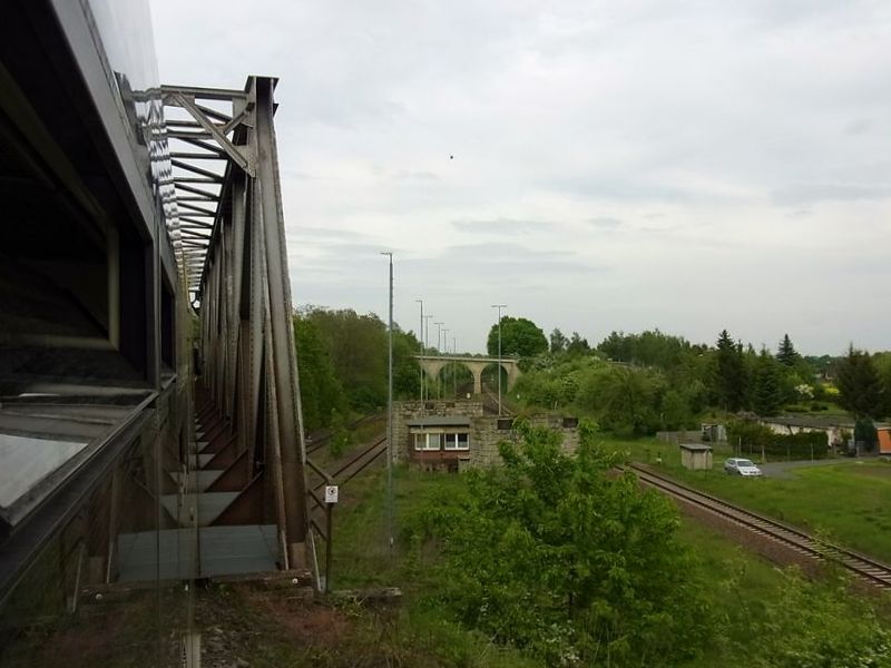 Der Abzweig der Hochbahn in Zeitz am 17.05.2013. Die Gleise unten führen in Richtung Leipzig. (Foto: Ralf Kuke)