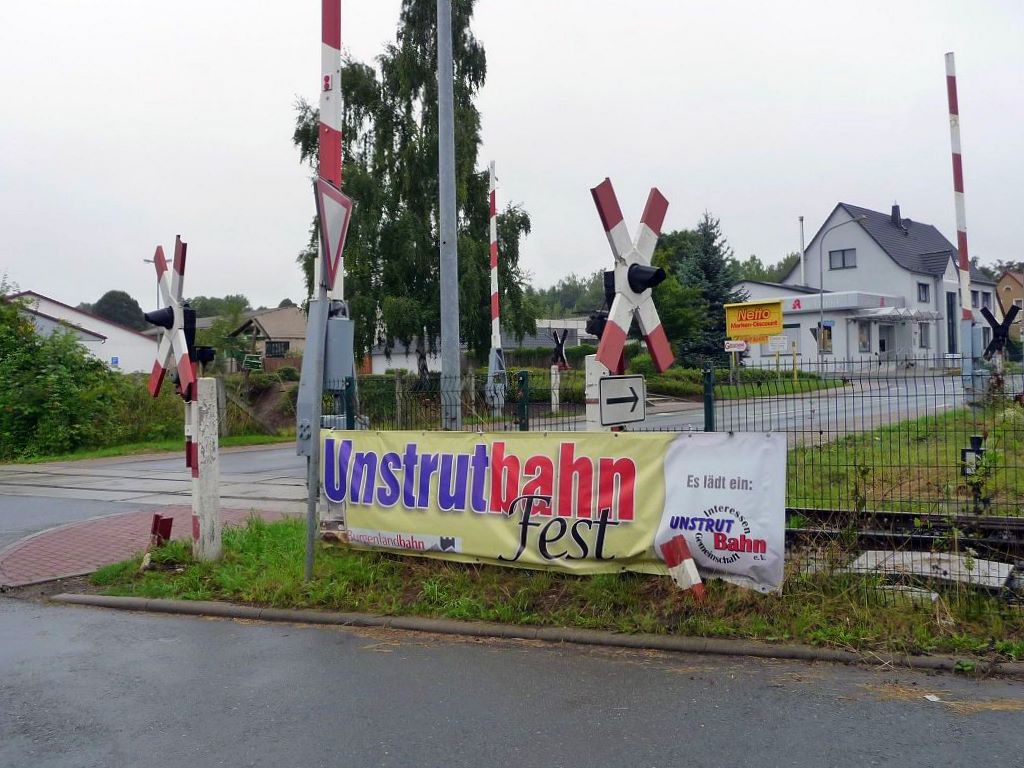 Der Bahnübergang in Roßleben; 15.08.2010 (Foto: Ralf Kuke)