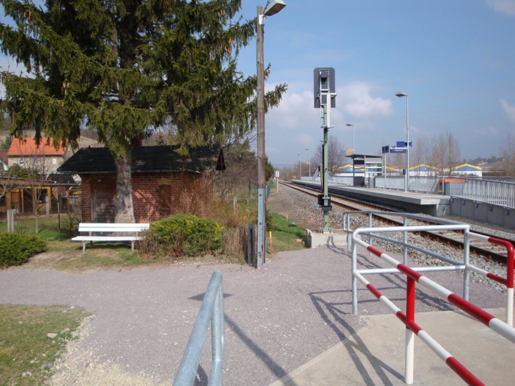 Der Fußgänger Bahnübergang neben dem ehemaligen Posten 1a am Hp Roßbach; 22.03.2012 (Foto: Günther Göbel)