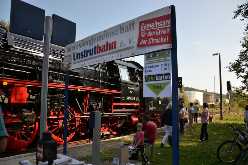 Der Infostand unserer IG neben der 41 1144-9 beim 6. Dampflokfest in Karsdorf; 25.09.2011 (Foto: Roberto Franke)