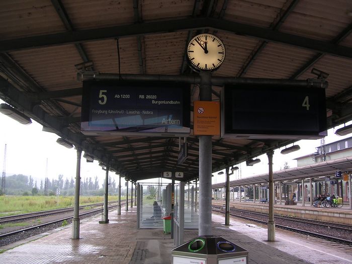Der Zugzielanzeiger am Bahnsteig 5 in Naumburg Hbf für eine RB nach Artern; 2006 (Foto: Thomas Menzel)