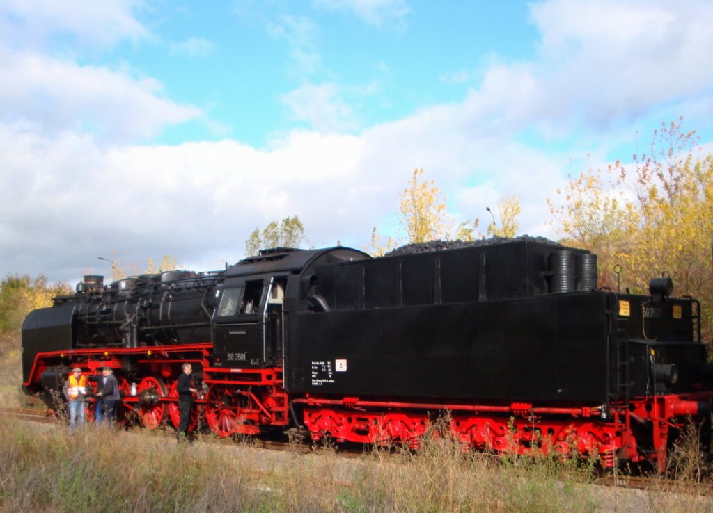 Die 50 3501 vom Dampflokwerk Meiningen im Bf Karsdorf; 24.10.2010 (Foto: Günther Göbel)