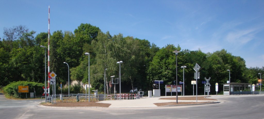 Die neue Bus-Bahn-Schnittstelle am Tag ihrer Einweihung am Hp Freyburg; 26.07.2013 (Foto: Günther Göbel)