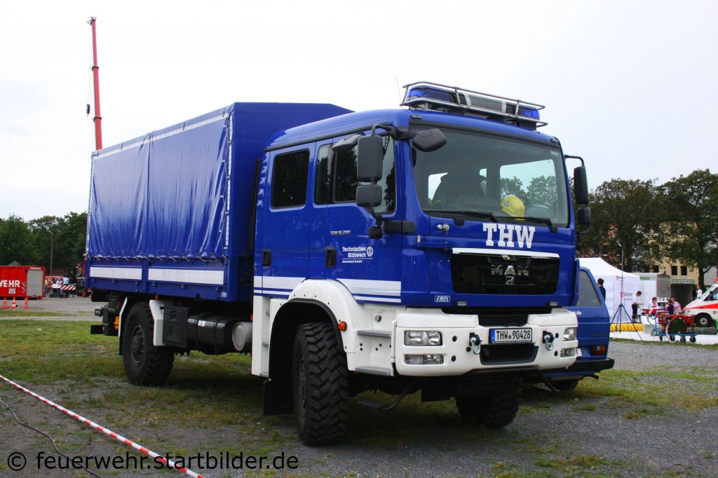 Dieser MAN TGM geh�rt zum THW Krefeld.
Das Fahrzeug hat einen Empl Aufbau und hat den Funknamen Heros Krefeld 24/54.
Aufgenommen beim Blaulichtag in Krefeld am 10.7.2011.