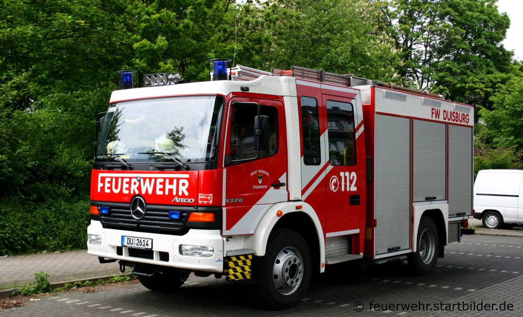 Dieses HLF 20/16 (DU 2614) auf MB Atego 1328 habe ich beim Tag der Offenen T�r der Feuerwehr Duisburg Huckingen aufgenommen.