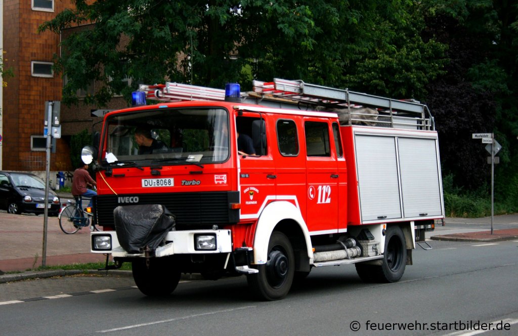 Dieses LF 16TS (DU 8068) auf Iveco 90-16 habe ich an den Steinischen Gassen in Duisburg am 24.7.2010 aufgenommen.