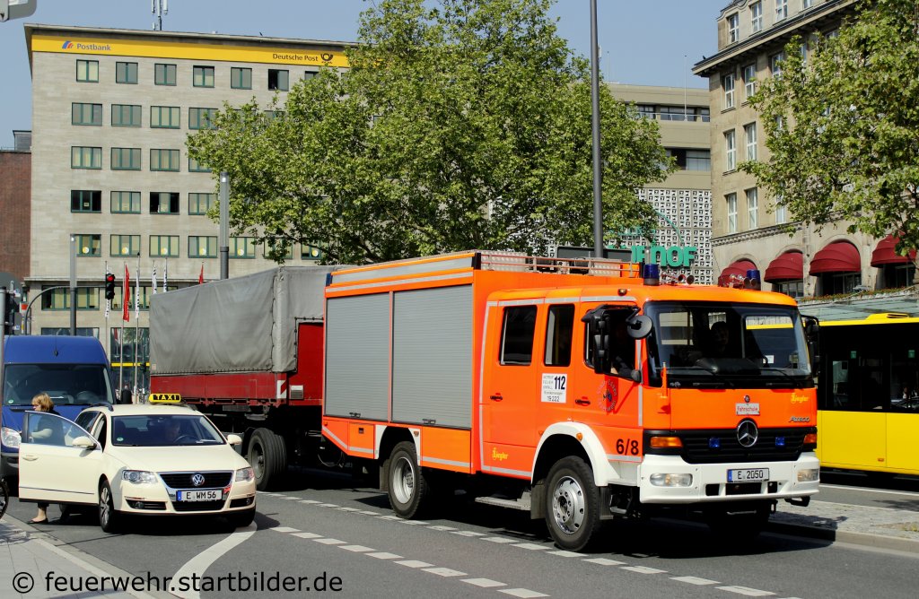 Dieses LF wird von der Feuerwehr Essen als Fahrschulwagen eingesetzt.
Am 22.5.2012 hatte ich gl�ck und konnte ihn am HBF Essen erwischen.
