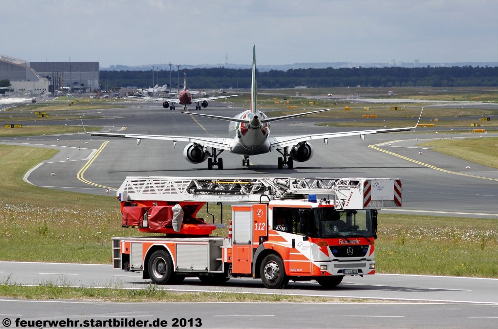 DLK 23/12 (81/30) der Flughafenfeuerwehr Frankfurt/Main.