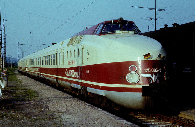 DR 175 005-8 im Juni 1987 in Naumburg Hbf. (Foto: Werner Brutzer)