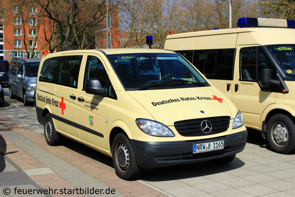 DRK Dortmund (18/73/02).
Das Fahrzeug ist f�r die Soziale Betreuung Ausger�stet.
