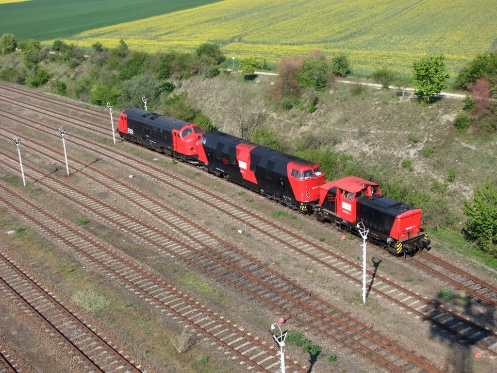 EBS 346 502-7 + 228 757-1 + MY 1131 auf den Anschlussbahngleisen am Zementwerk Karsdorf; 05.05.2011 (Foto: Sven Molle)