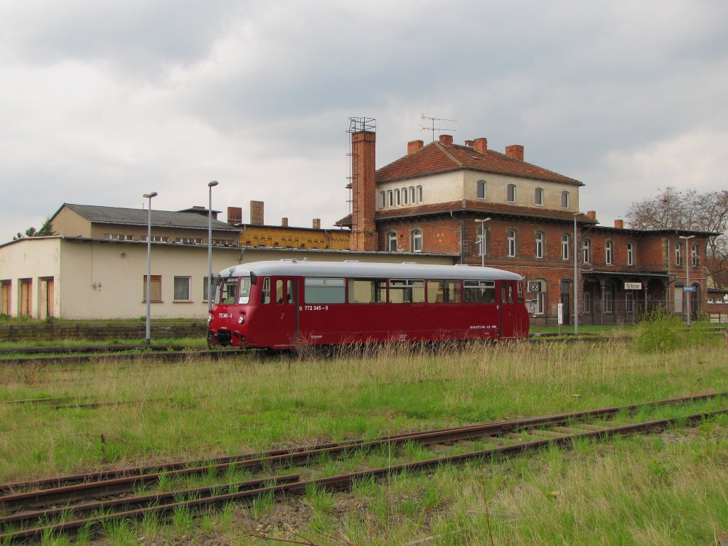 EBS 772 345-5 als  Unstrut-Schrecke-Express  DbZ 32700 aus Erfurt Hbf, am 01.05.2013 nach der Ankunft in Roßleben.